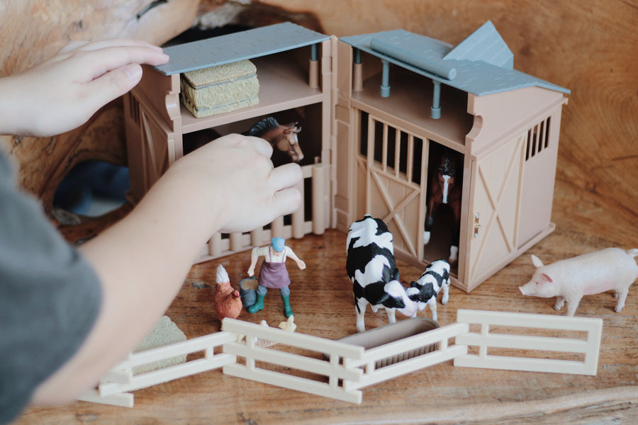 Stable Playset & Accessories