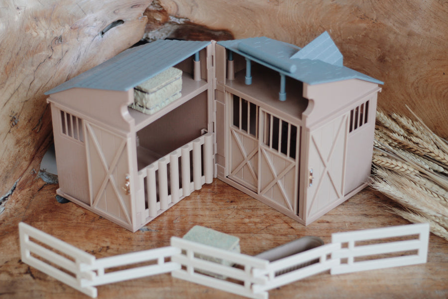 Stable Playset & Accessories