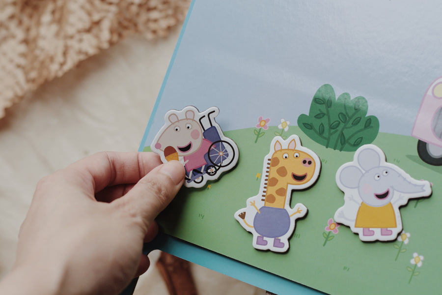 Peppa Pig: Peppa's Best Day Ever Magnet Book